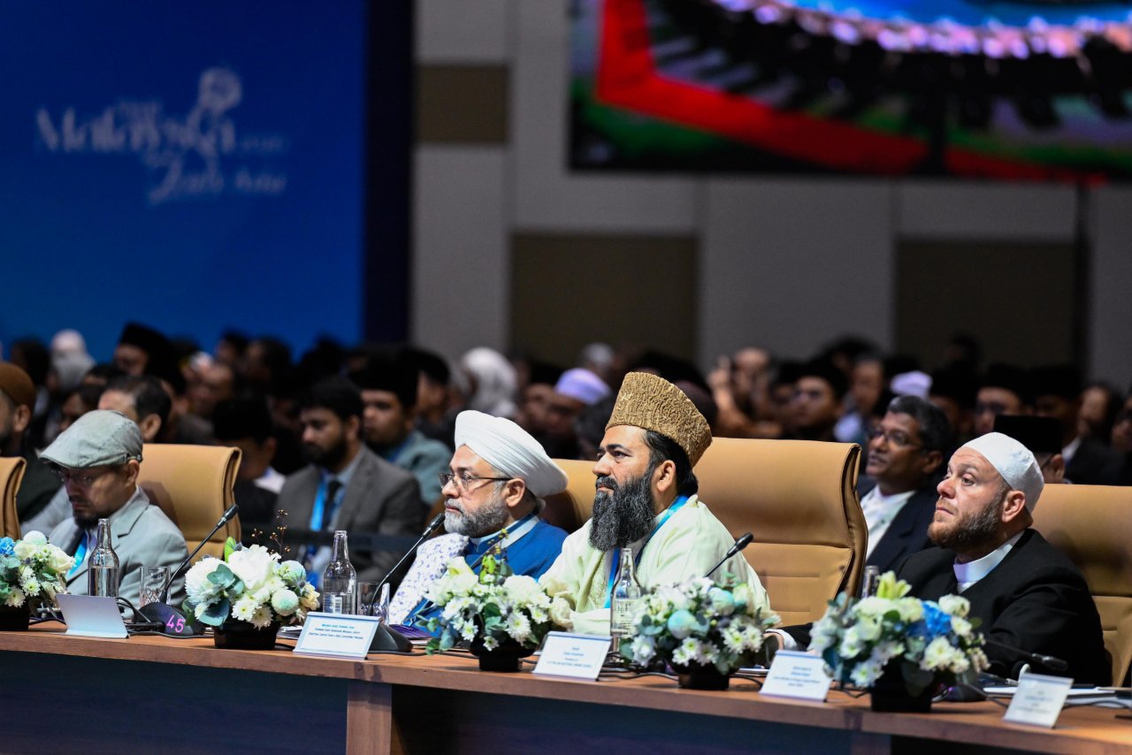 الأمينُ العام لرابطة العالم الإسلامي يشارِك بكلمةٍ افتتاحيةٍ في أعمال "القمّة الدولية الثالثة للقيادات الدينية" بالعاصمة الماليزية "كوالالمبور"