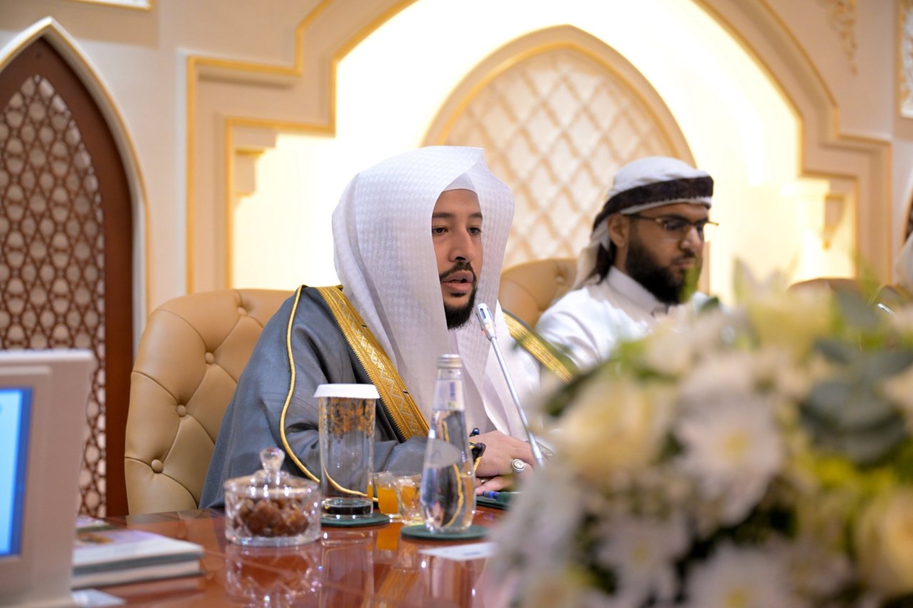 صور من حفل تدشين معالي الأمين العام، رئيس هيئة علماء المسلمين، فضيلة الشيخ د.⁧‫ محمد العيسى‬⁩ ‬⁩، في مقرّ الرابطة بمكة المكرمة، كتابَ «أطلس القُرّاء العشرة ورُواتهم» بحضور المؤلف الشيخ سامي المغلوث