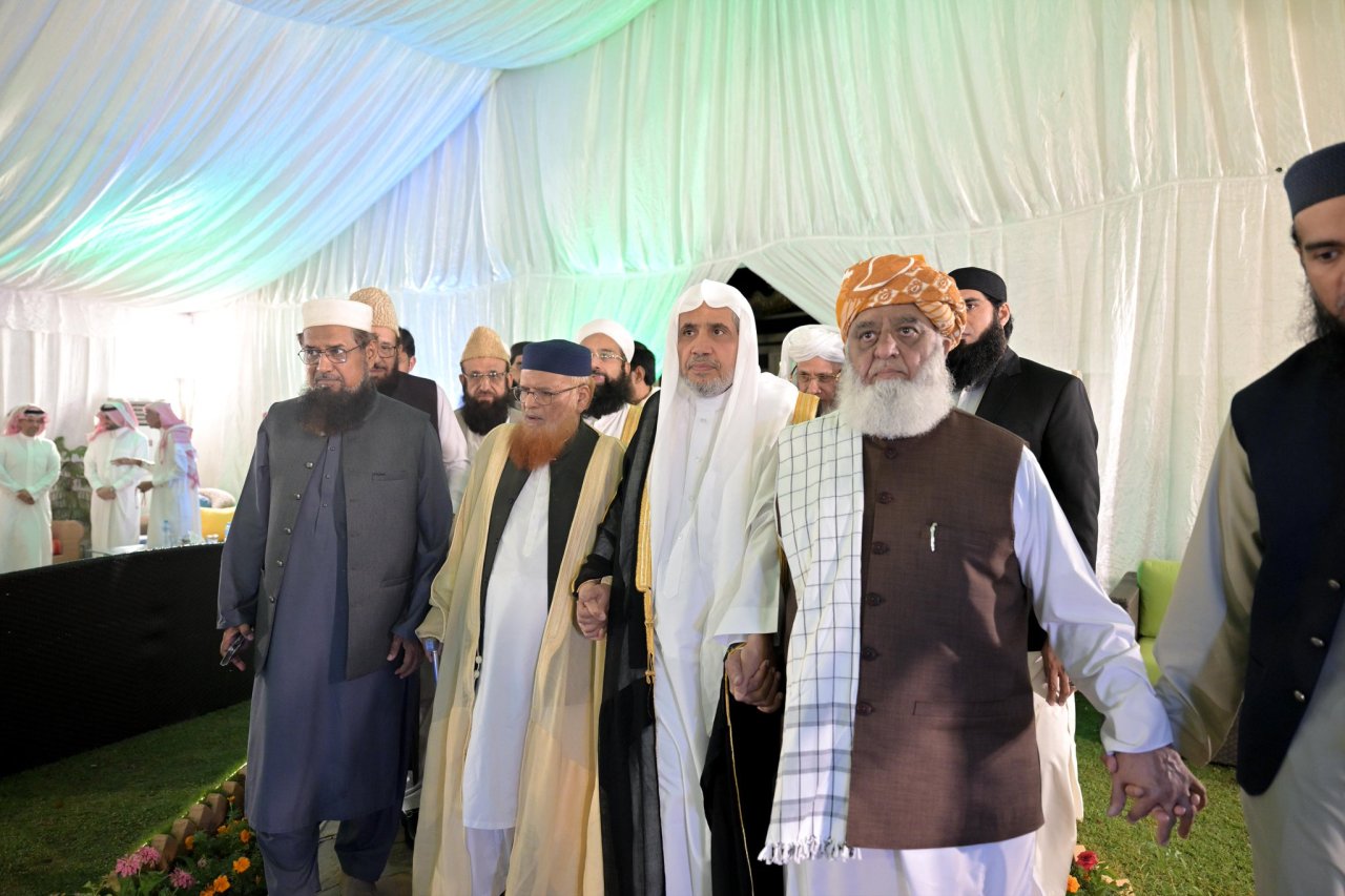 افتتح معالي الأمين العام، رئيس هيئة علماء المسلمين، فضيلة الشيخ د.⁧‫محمد العيسى‬⁩‬⁩ المُلتقى الثالث لعلماء باكستان، وسط حضور أصحاب السماحة والفضيلة كبار علماء جمهورية باكستان الإسلامية
