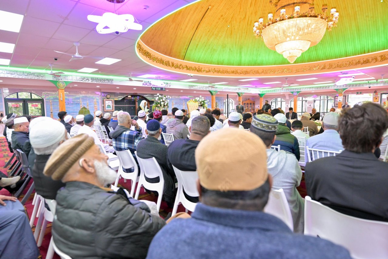 H.E. Sheikh Dr. Mohammed Al-Issa , Secretary-General of the MWL,  visited Jamia Masjid Al-Mustafa, the largest mosque in New Zealand, where he met with the mosque's administrators, officials of the (SAMA), and students
