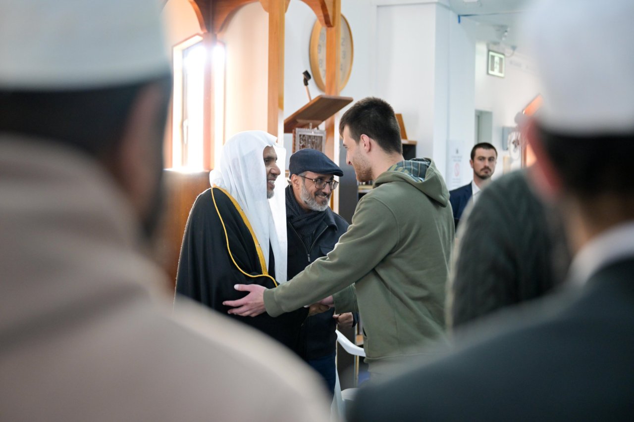 H.E. Sheikh Dr. Mohammed Al-Issa, Secretary-General of the MWL, visited the mosque, where he once again reviewed the mosque’s current needs and met with survivors of the terrorist attack and the families of the martyrs, may Allah have mercy on them