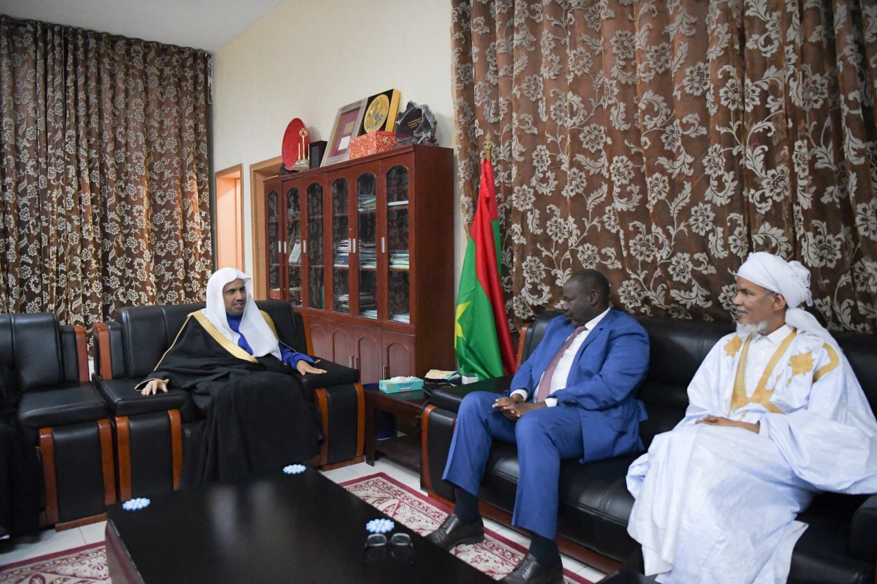رئيسُ البرلمان الموريتاني السيد محمد ولد بلبل، يستقبل أمين عام ‫رابطة العالم الإسلامي، حيث جرى بحثُ عددٍ من الموضوعات ذات الاهتمام المشترك