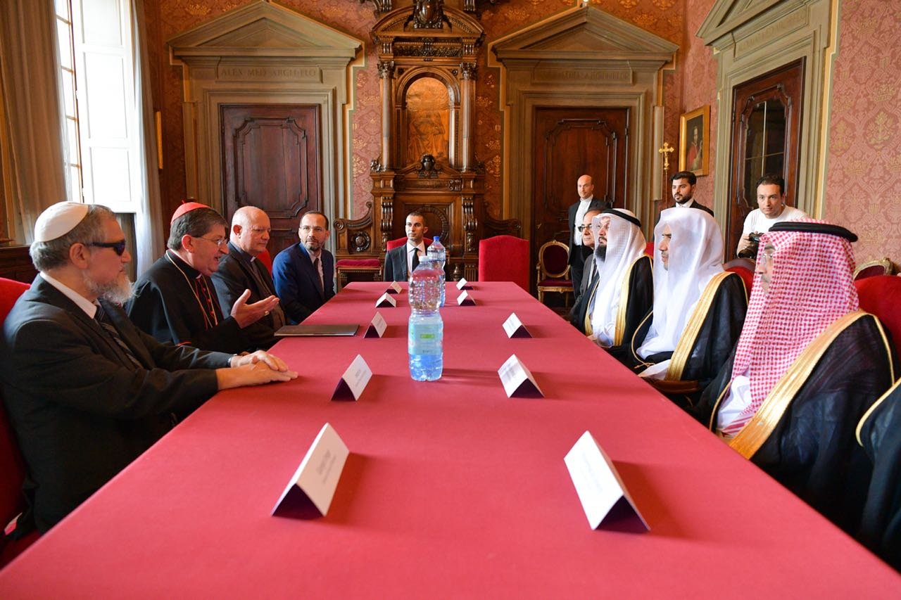 د.العيسى يجتمع برئيس أساقفة كنيسة فلورنسا‬ الكاردينال جيوسيب بيتوري