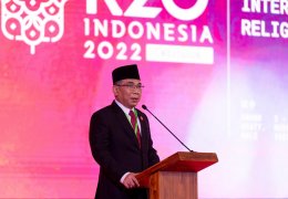 معالي الرئيس العام لهيئة نهضة العلماء في إندونيسيا الشيخ يحيى خليل ثقوف، في الجلسة الافتتاحية لأعمال القمة الدينية لمجموعة العشرين: