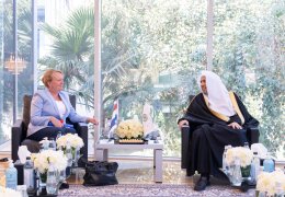 التقى معالي الشيخ د. محمد العيسى‬⁩ بسعادة سفيرة مملكة هولندا لدى المملكة العربية السعودية، السيدة جانيت ألبيردا