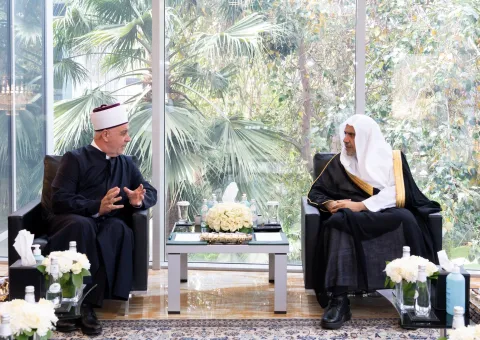 Le Secrétaire général de la LIM et président de l’Organisation des savants musulmans, Mohammad Alissa a reçu cheikh  Hussain Kavazovic, le Grand Mufti de Bosnie-Herzégovine afin de traiter plusieurs sujets et questions liés aux affaires islamiques