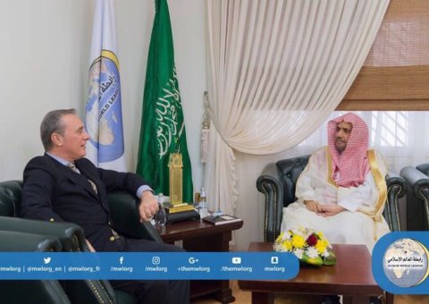 ‏معالي الأمين العام يلتقي ظهر اليوم سفير جمهورية إيطاليا لدى المملكة العربية السعودية السيد لوكا فيراري