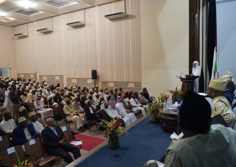 علماء ⁧إفريقيا⁩: المملكة العربية ⁧السعودية⁩ هي المرجعية "الروحية" و"العلمية" للمسلمين .. تهوي إليها أفئدتُهم وعقولُهم.