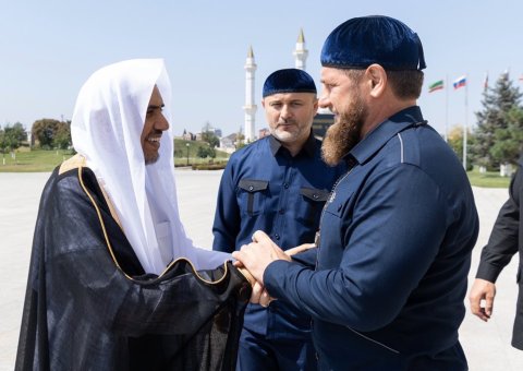 فخامة الرئيس الشيشاني السيد رمضان قاديروف يستقبل معالي الشيخ د. ⁧محمد العيسى⁩ في القصر الرئاسي ، وسيشارك معاليه بمشيئة الله تعالى غداً في حفل افتتاح أكبر جامع في أوروبا