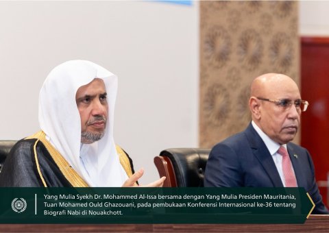 Yang Mulia Presiden Mauritania, Tuan Mohamed Ould Ghazouani, didampingi oleh Yang Mulia Sekretaris Jenderal LMD, Ketua Asosiasi Ulama Muslim, Syekh Dr.Mohammed Al-issa