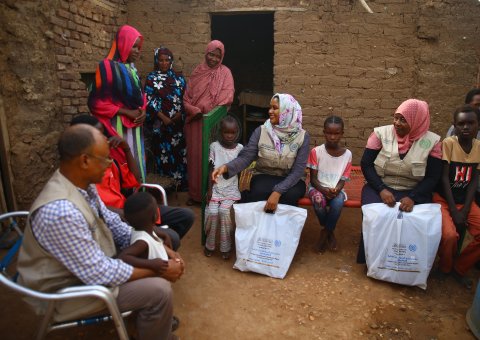 انطلاق الحملة الأولى من البرامج الإغاثية والغذائية في السودان