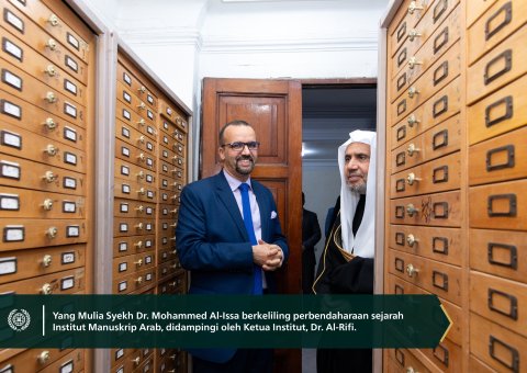 Institut Manuskrip Arab yang berafiliasi dengan Akademi Bahasa Arab di kantornya di Kairo, menjamu Yang Mulia Sekretaris Jenderal LMD, Ketua Asosiasi Ulama Muslim, Syekh Dr. Mohammed Al-issa