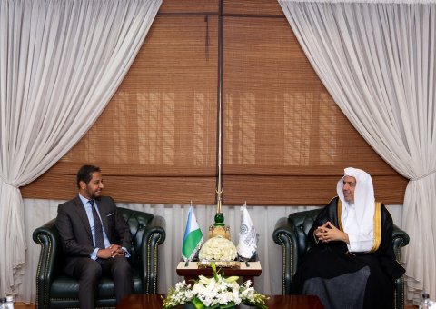 ‏استقبل معالي الأمين العام، رئيس هيئة علماء المسلمين، فضيلة الشيخ د. ⁧‫محمد العيسى‬⁩ في مكتبه بالرياض، اليوم، سعادة السفير فوق العادة لجمهورية جيبوتي لدى المملكة العربية السعودية عميد السلك الدبلوماسي، السيد ضياء الدين سعيد بامخرمة
