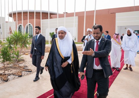 معالي الأمين العام، رئيس هيئة علماء المسلمين، فضيلة الشيخ د. ⁧‫محمد العيسى‬⁩ ‬⁩ يصل إلى جمهورية موريتانيا الإسلامية، على رأس وفد من رابطة العالم الإسلامي
