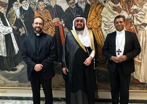Au nom de cheikh  Mohammed Alissa  le Dr. Abdulaziz Sarhan, conseiller de la LIM auprès du Vatican participe aux cérémonies d’intronisation du Pape Léon XIV.