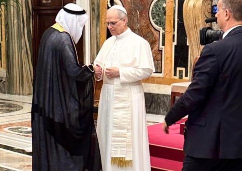 En nombre del Secretario  general, Sheij Mohammed Alissa  , el Dr. Abdulaziz Sarhan, asesor y enviado de coordinación de la Liga del Mundo Islámico ante el Vaticano, se reunió esta mañana con el Papa León XIV en la sede del Vaticano.