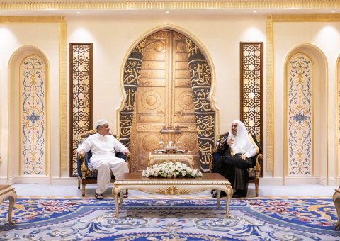 H.E. Sheikh Dr. Mohammed Alissa, Secretary-General of the Muslim World League (MWL) and Chairman of the Organization of Muslim Scholars, received H.E. Judge Yahya Afridi, Chief Justice of the Supreme Court of the Islamic Republic of Pakistan.