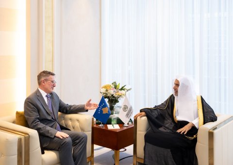 Yang Mulia Sekretaris Jenderal LMD, Ketua Organisasi Ulama Muslim, Syekh Dr. Mohammed Alissa , bertemu dengan Yang Mulia Duta Besar Republik Kosovo untuk Kerajaan Arab Saudi