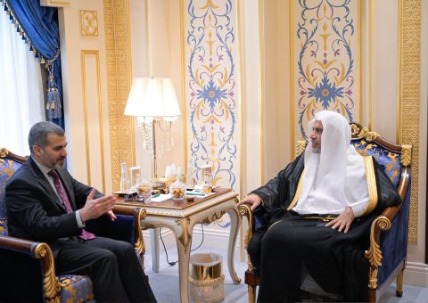 التقى معالي الأمين العام، رئيس هيئة علماء المسلمين، فضيلة الشيخ د.⁧‫محمد العيسى‬⁩‬⁩ في مكتبه بمكة المكرمة، سعادةَ القنصل العام لجمهورية العراق بالمملكة العربية السعودية، السيد محمد سمير النقشبندي