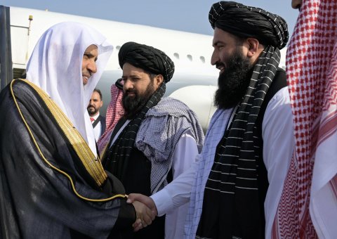 Yang Mulia Sekretaris Jenderal LMD, Ketua Organisasi Ulama Muslim, Syekh Dr. Mohammed Alissa  tiba di ibu kota Afghanistan, "Kabul", dalam kunjungan resmi