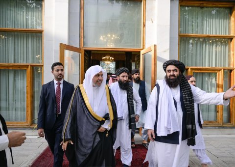 H.E. Sheikh Dr. Mohammed Alissa, Secretary-General of the Muslim World League (MWL) and Chairman of the Organization of Muslim Scholars, met with H.E. Mawlawi Amir Khan Muttaqi, Minister of Foreign Affairs of Afghanistan, in the Security Council Hall at the Presidential Palace.