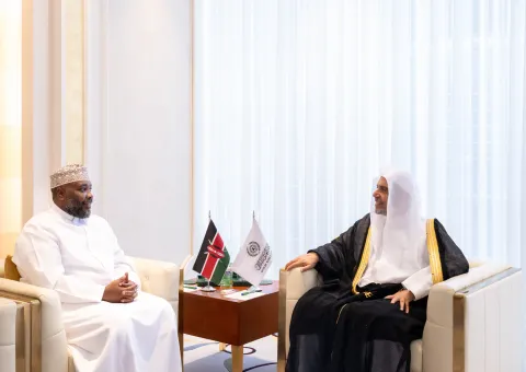H.E. Sheikh Dr. Mohammed Alissa, Secretary-General of the Muslim World League (MWL) and Chairman of the Organization of Muslim Scholars, met with H.E. Amb. Mohamed Ramadhan Ruwange, the Ambassador of the Republic of Kenya to the Kingdom of Saudi Arabia.