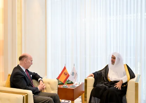 El Secretario General y Presidente del Consejo de Ulemas, Su Excelencia el Sheij Dr. Mohammed Al-Issa, recibió hoy en Riad al Embajador del Reino de España ante el Reino de Arabia Saudita, el Sr. Javier Carbajosa Sánchez.