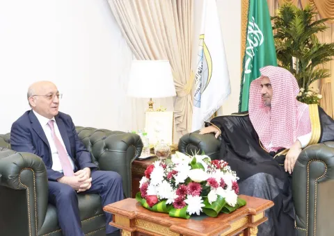 Le SG recevant ce matin à la Mecque, le chef de l'Organisme religieux du Gouvernement d'Azerbaïdjan M. Mubaraz Qurbranly"