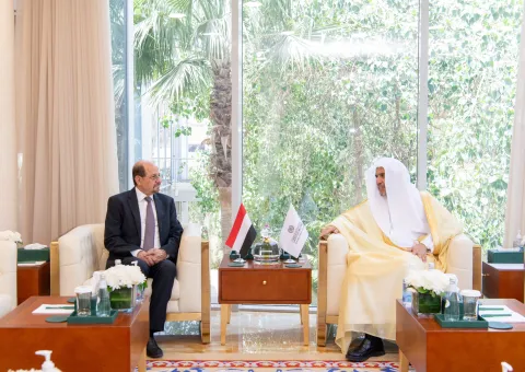 El Sheij Mohammed Alissa, Secretario General de la LMI, se reunió con el Sr. Shaya Mohsen Zindani, Ministro de Asuntos Exteriores de Yemen. Durante la reunión, discutieron varios temas de interés común.