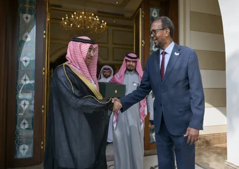 دکتر محمد المجدوعي، معاون دبیرکل در امور روابط و ارتباطات بین‌المللی، در دفتر سازمان همبستگی جهان اسلام در جده، دکتر سعید محمد علی، معاون وزیر محیط زیست و تغییرات اقلیمی جمهوری سومالی را به حضور پذیرفت