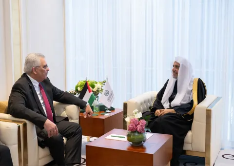 El Secretario General de la Liga del Mundo Islámico, Presidente de la Comisión de Ulemas, el Sheij Mohammed Al-Issa , recibió hoy en Riad al Embajador del Estado de Palestina ante el Reino de Arabia Saudita