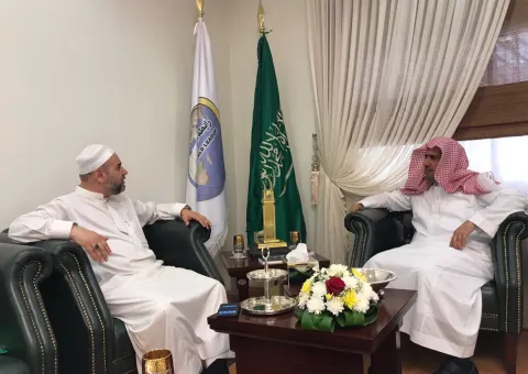 le SG rencontrant aujourd'hui le Président de l'Organisation Islamique Européenne, Cheikh Sufyan Mohajiri Zayyan.