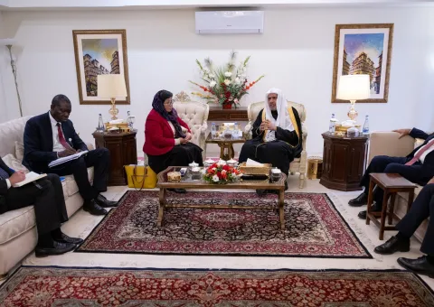 En el marco del lanzamiento de la Iniciativa para la EducacionDeNiñas en las sociedades musulmanas: El Secretario General, Presidente de la Comisión de Ulemas, el Sheij Mohammed Al-Issa