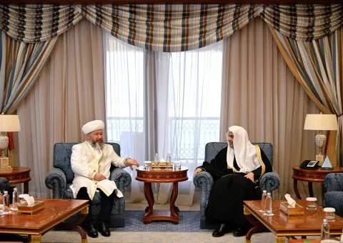 El Secretario General, Presidente de la Comisión de Ulemas, el Sheij Mohammed Al-Issa , recibió en Yeda al Muftí General y Gran Imán de la República de Kazajistán, el Sheij Nourizbay Haj Taghanuly, junto con la delegación que lo acompañaba.