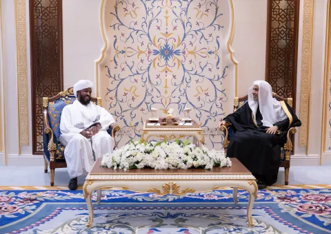 El Secretario General, Presidente de la Comisión de Ulemas, Sheij Mohammed Al-Issa , recibió en La Meca al Ministro de Asuntos Religiosos y Awqaf de la República de Sudán, el Sr. Omar Bakhit Mohamed
