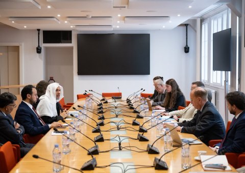 استضاف المعهدُ الفرنسي للعلاقات الدولية بالعاصمة الفرنسية "باريس"، ندوةً لمعالي الأمين العام، رئيس هيئة علماء المسلمين، فضيلة الشيخ د.⁧‫محمد العيسى‬⁩‬⁩، بحضور أمين عام المركز، ونخبةٍ من قادة الفكر ومراكز الدراسات والبحوث
