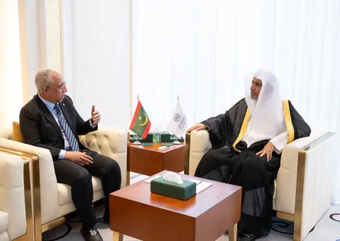 El Secretario General, Presidente de la Comisión de Ulemas, Sheij Mohammed Al-Issa , recibió en Riad al Embajador de la República Islámica de Mauritania ante el Reino de Arabia Saudita, el Sr. Moktar Ould Dahi.