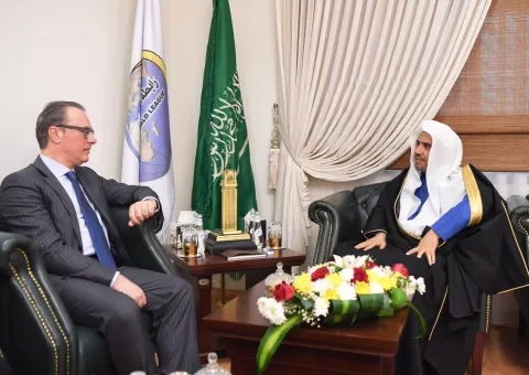 Le Secrétaire Général de la L.I.M recevant ce matin dans son bureau de Riyadh l'Ambassadeur de la République italienne