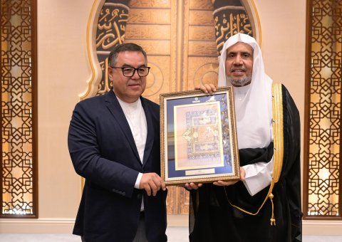 الأمين العام لرابطة العالم الإسلامي يستقبل رئيس مركز الحضارة الإسلامية بمجلس الوُزراء بجُمهورية أوزبكستان