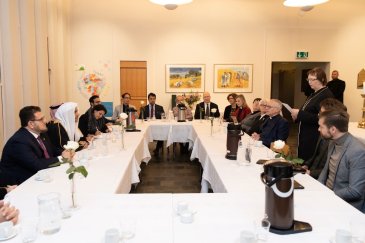 ‏التقى معالي الشيخ د. ⁧‫محمد العيسى‬⁩ في ⁧‫آيسلندا‬⁩ بقيادات الكنيسة الكاثوليكية والكنيسة اللوثرية