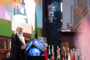 Liga Muslim Dunia senantiasa mengedepankan nilai-nilai Islam yang menyerukan pada "kebenaran", "perdamaian", dan "kemuliaan akhlak"; melalui kehadiran aktifnya di tengah "masyarakat Muslim", "pusat-pusat penelitian dan studi internasional"
