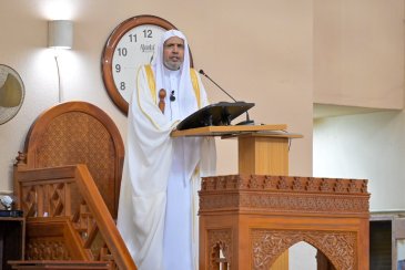 Le Secrétaire général de la Ligue islamique mondiale prononce le sermon du vendredi et dirige la prière des fidèles à la grande mosquée nationale de la capitale nigériane