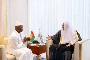 استقبل معالي الأمين العام، رئيس هيئة علماء المسلمين، فضيلة الشيخ د.⁧‫محمد العيسى‬⁩ ⁦‬⁩، في مكتبه، سعادةَ سفير جمهورية غينيا بيساو لدى المملكة العربية السعودية، السيد دينو سيدي