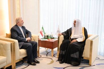 ‏استقبلَ معالي الأمين العام، رئيس هيئة علماء المسلمين، فضيلة الشيخ د.⁧‫محمد العيسى‬⁩ ‬⁩، في مكتبه ظُهرَ اليوم، سعادةَ سفير الجمهورية الإسلامية الإيرانية لدى المملكة العربية السعودية، د. علي رضا عنايتي. ‏وجرى خلالَ اللقاء مناقشةُ الموضوعاتِ ذات الاهتمام المُشترَك.