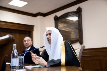 ‏صباح اليوم في العاصمة الكازاخية "أستانا":  ‏الشيخ د.⁧‫محمد العيسى‬⁩ ‬⁩ يُحاضِرُ في جامعة أستانا الوطنية عن: "التّحولات الفكرية المعاصرة"، تلا ذلك منحُه الدكتوراه الفخرية ودرجة الأستاذيّة الفخرية، بحضور رئيس الجامعة، ونُوّابِه، وأعضاءِ هيئة التدريس، والقيادات الطلابية.