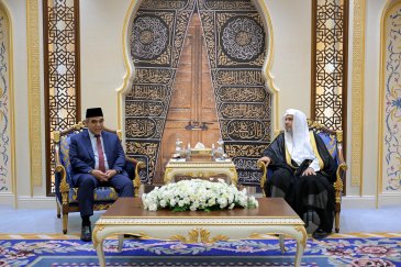 الأمين العام لرابطة العالم الإسلامي يستقبل رئيس مجلس الشورى الشعبي الإندونيسي