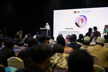 ‏افتتح معالي الأمين العام، رئيسُ هيئة علماء المسلمين، فضيلةُ الشيخ د.⁧‫محمد العيسى‬⁩‬⁩ أعمالَ المؤتمر الدولي: "الإيمان في ضوء العلم والبراهين المعاصرة"، بحضور عددٍ من كبار العلماء والباحثين والمفكرين