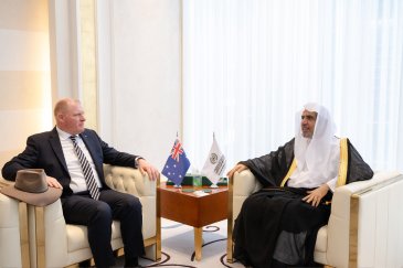 استقبل معالي الأمين العام، رئيس هيئة علماء المسلمين، فضيلة الشيخ د.⁧‫محمد العيسى‬⁩ ‬⁩، في مكتبه بالرياض، ظُهرَ اليوم، سعادةَ سفير أستراليا لدى المملكة العربية السعودية، السيد مارك دونوفان