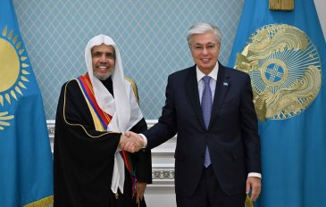 استقبلَ فخامةُ رئيسِ جمهورية كازاخستان، السيد قاسم جومارت توكاييف، اليوم في القصر الرئاسي بالعاصمة "أستانا"، معالي الأمين العام، رئيسَ هيئة علماء المسلمين، فضيلة الشيخ د. محمد العيسى