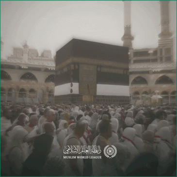 از شرق تا غرب زمین، مسلمانان در بزرگ‌ترین جلوه وحدت ایمانی گرد هم می‌آیند: پروردگاری یگانه...قبله‌ای یگانه...ودعایی یگانه.